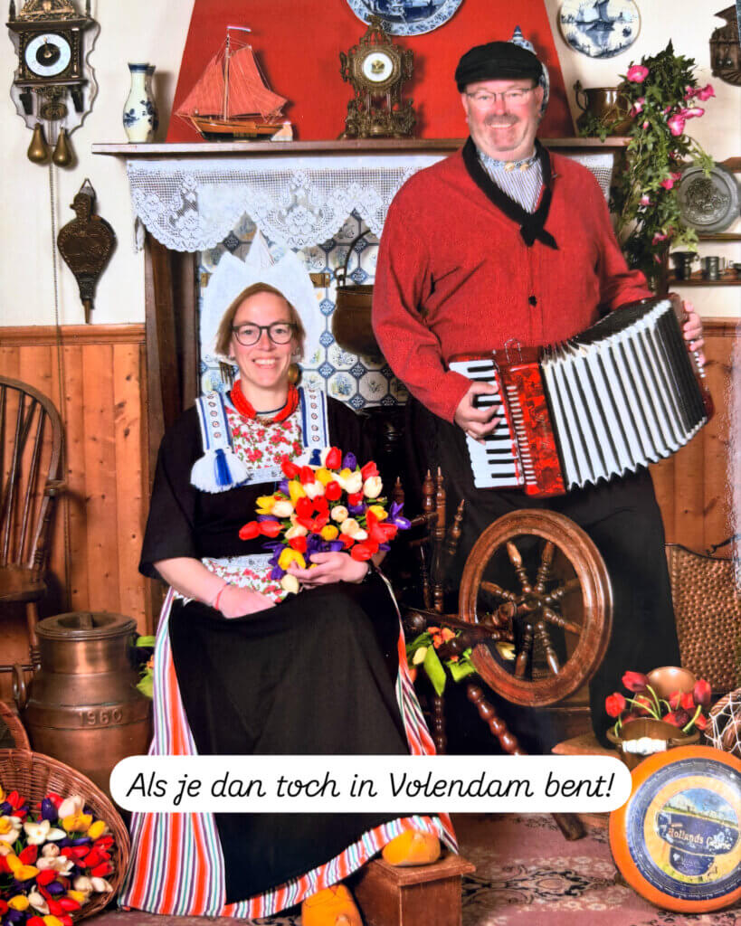 Hans & Heleen van CaravanKamperen in Volendamse Klederdracht