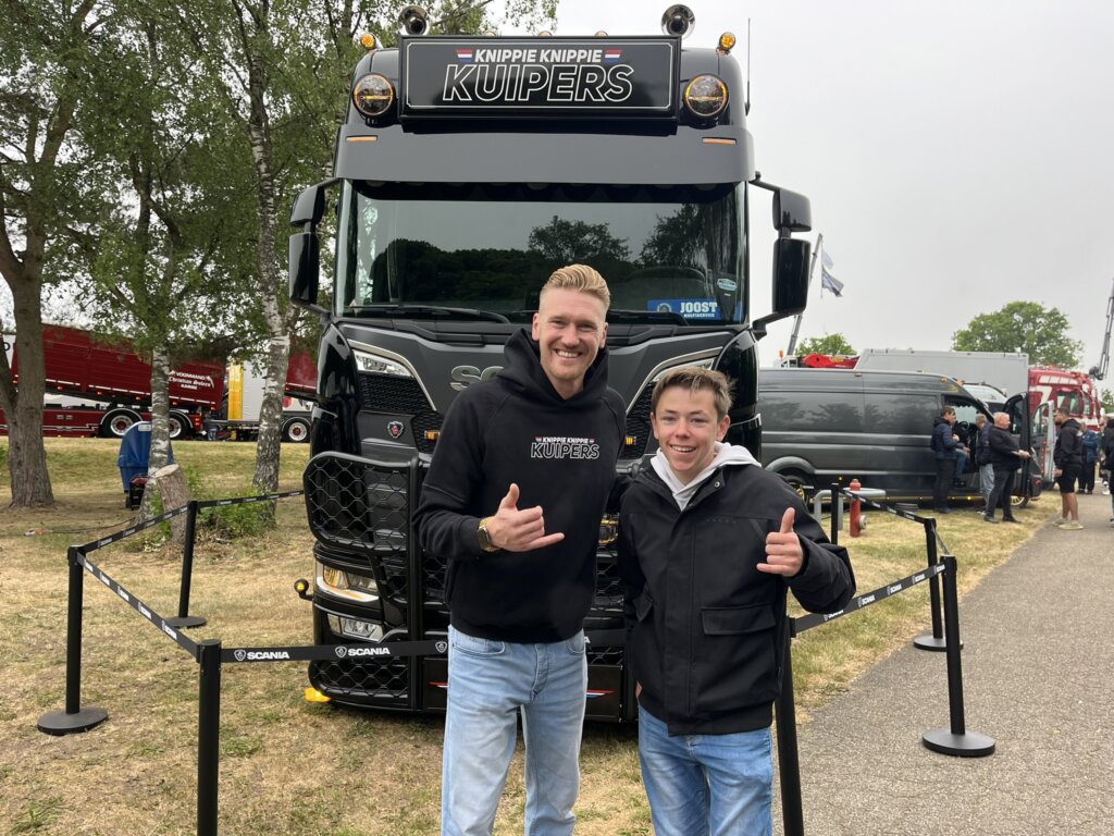 Daan op de foto met Martijn Kuipers op Superdik in Papendal