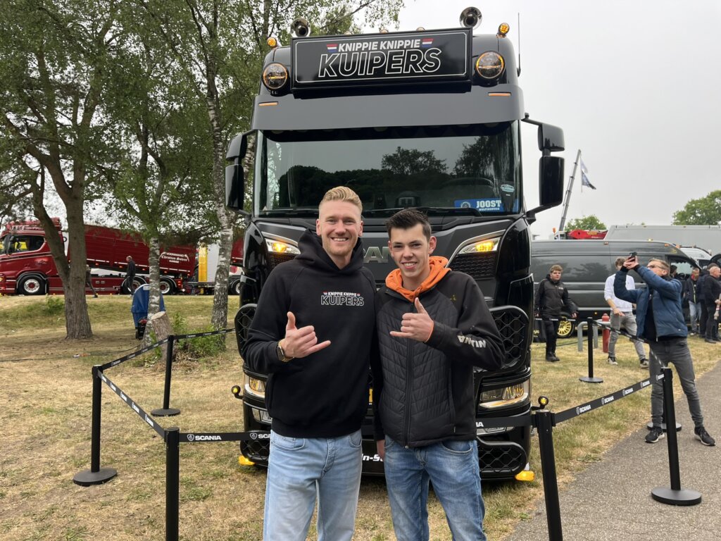 Niels op de foto met Martijn Kuipers op Superdik in Papendal