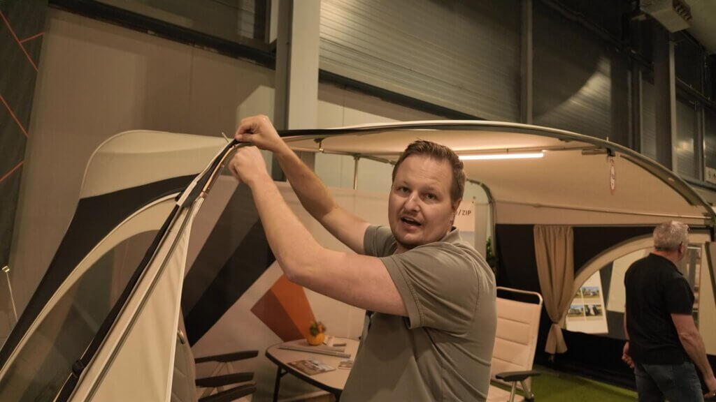 Kampeer & Caravan Jaarbeurs Reda geeft uitleg