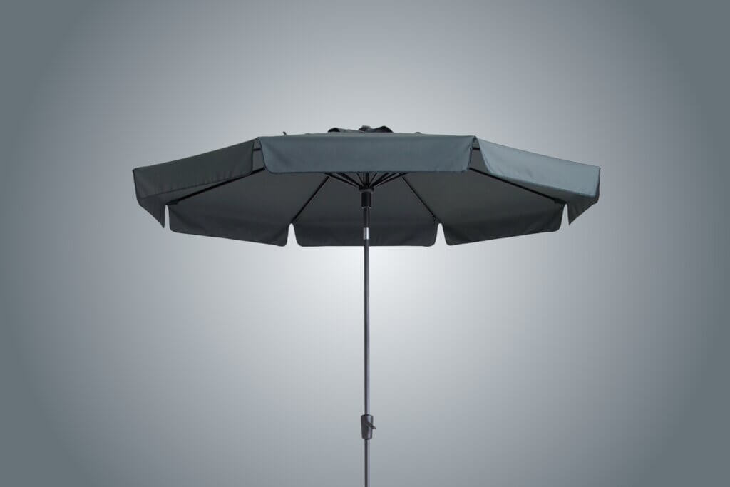De parasol van CaravanKamperen