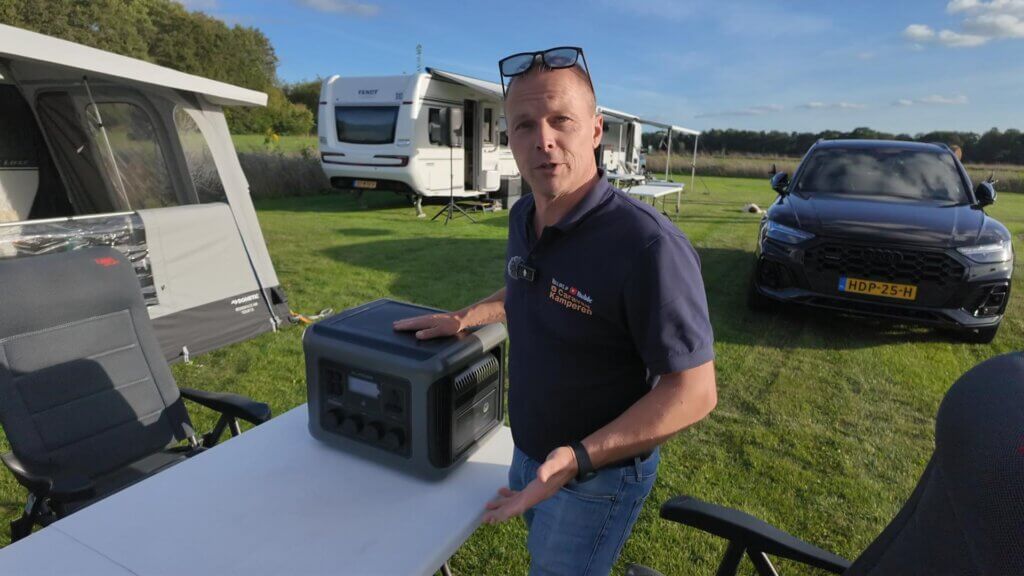 Maarten laat de Allpowers R2500 V2 zien